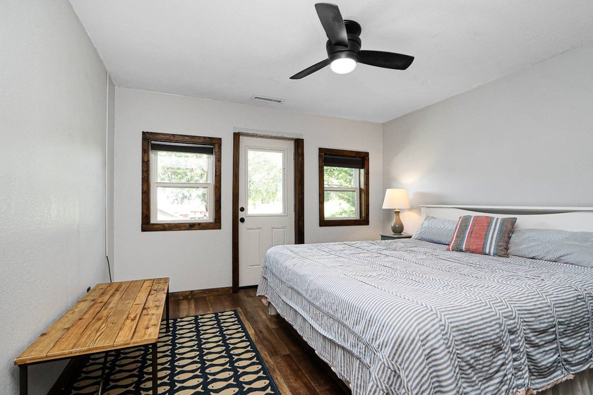 Turnkey lake home with lots to love! Find an updated three - photo 16