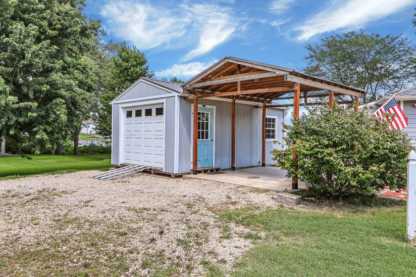 Turnkey lake home with lots to love! Find an updated three - photo 22