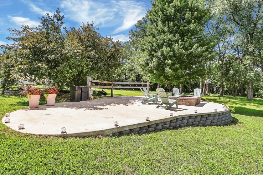 Turnkey lake home with lots to love! Find an updated three - photo 26