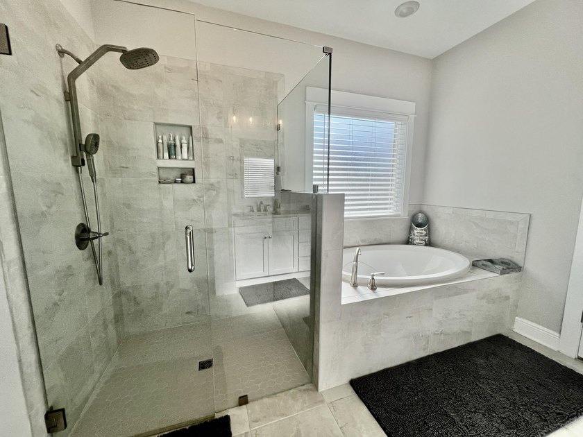 Impeccably maintained &amp; completely move-in ready, this stunning - photo 29