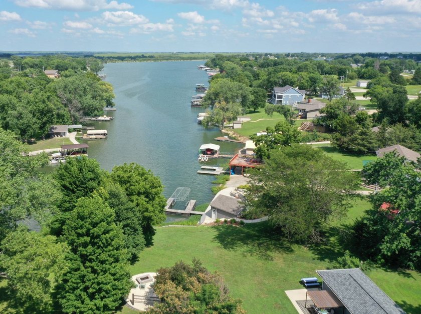 Turnkey lake home with lots to love! Find an updated three - photo 31