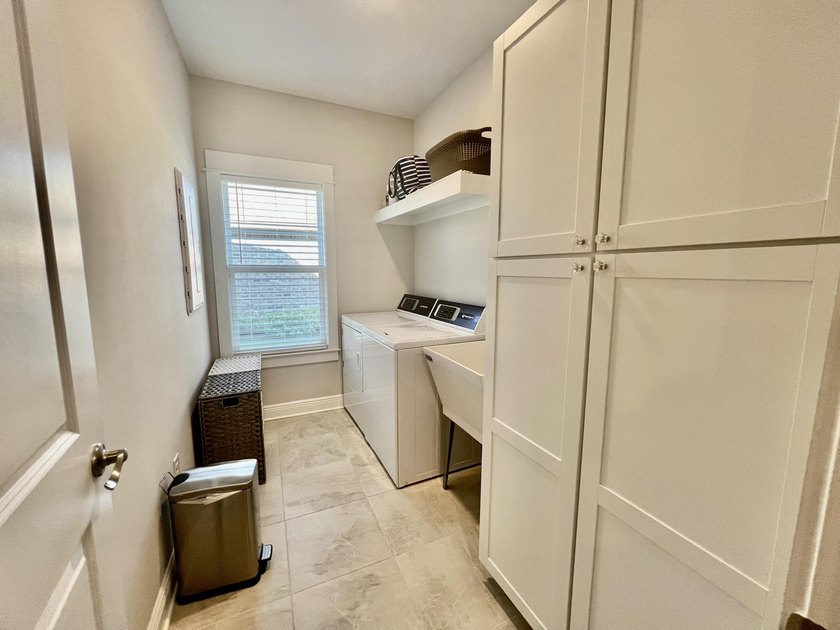 Impeccably maintained &amp; completely move-in ready, this stunning - photo 36