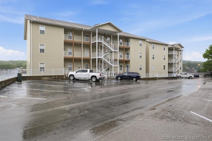 Cute, updated, and completely move-in ready-just bring your - photo 38