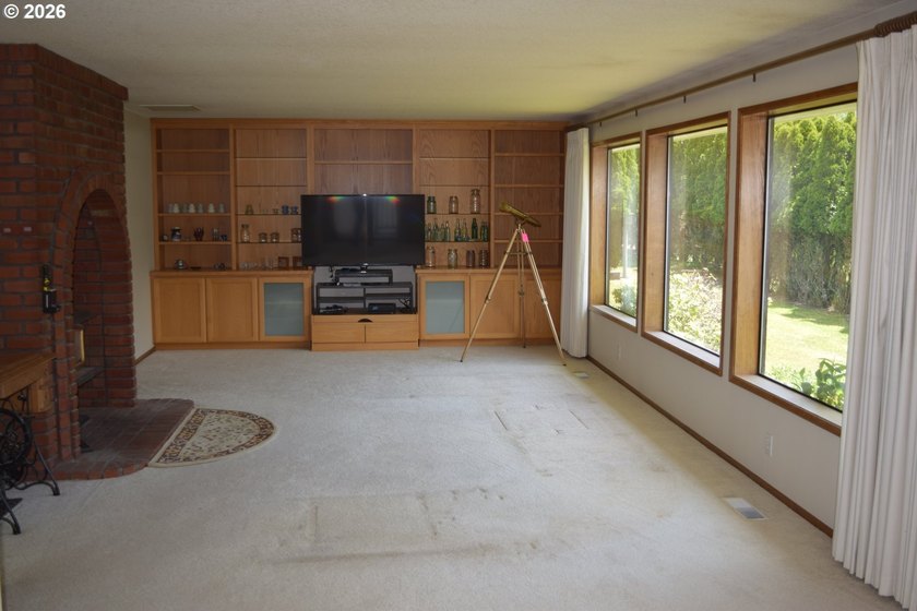 Low maintenance 0ne level home with Shop on three lots in quiet - photo 7