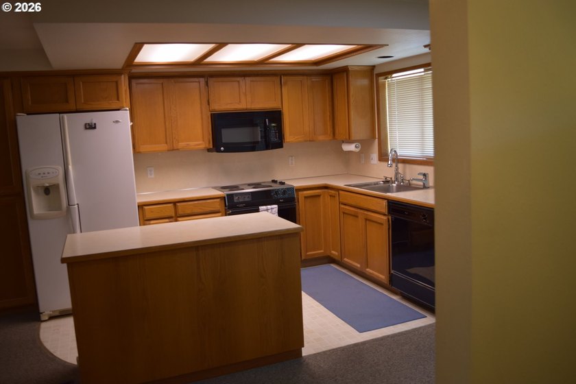 Low maintenance 0ne level home with Shop on three lots in quiet - photo 10