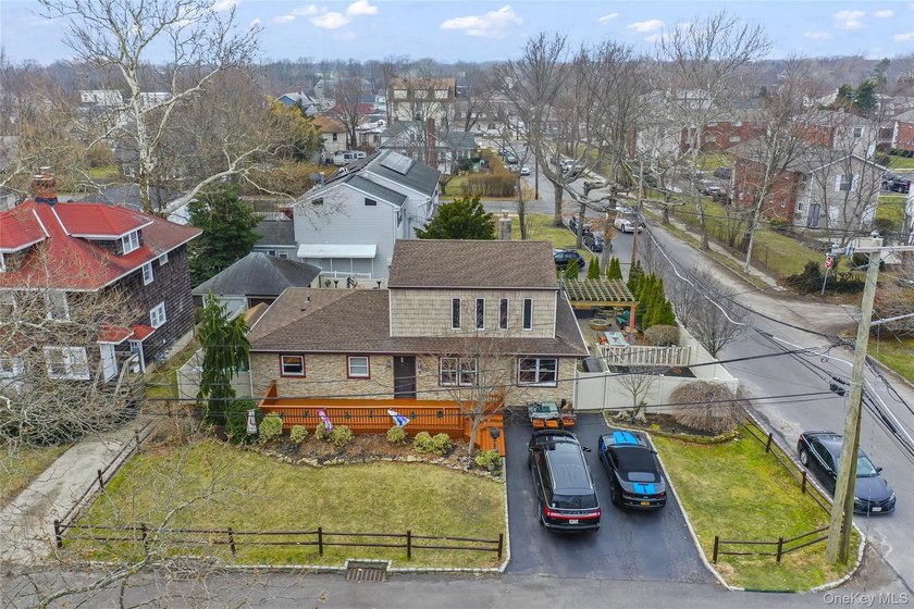 Welcome to this beautifully updated expanded ranch in the heart - photo 6