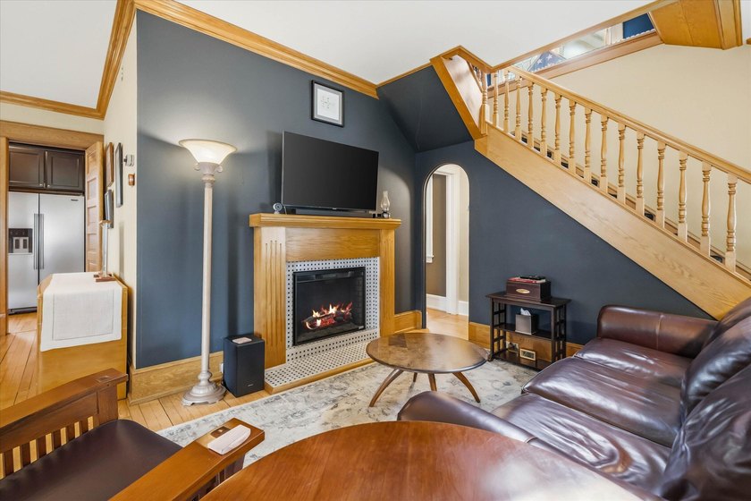 Located in sought-after neighborhood w/ stunning views of Lake - photo 7