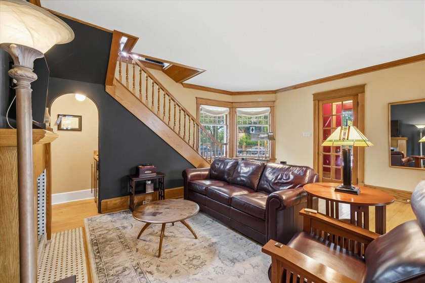 Located in sought-after neighborhood w/ stunning views of Lake - photo 8