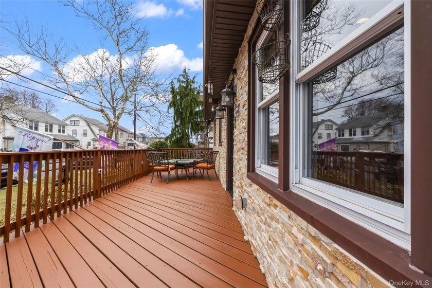 Welcome to this beautifully updated expanded ranch in the heart - photo 9