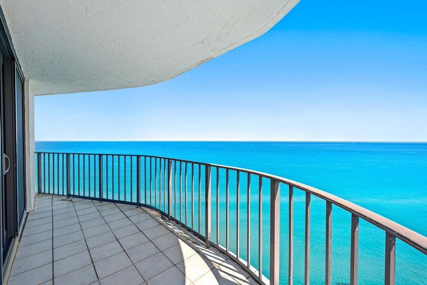 ONE OF THE BEST OCEANFRONT PENTHOUSE VALUES IN PALM BEACH - photo 17