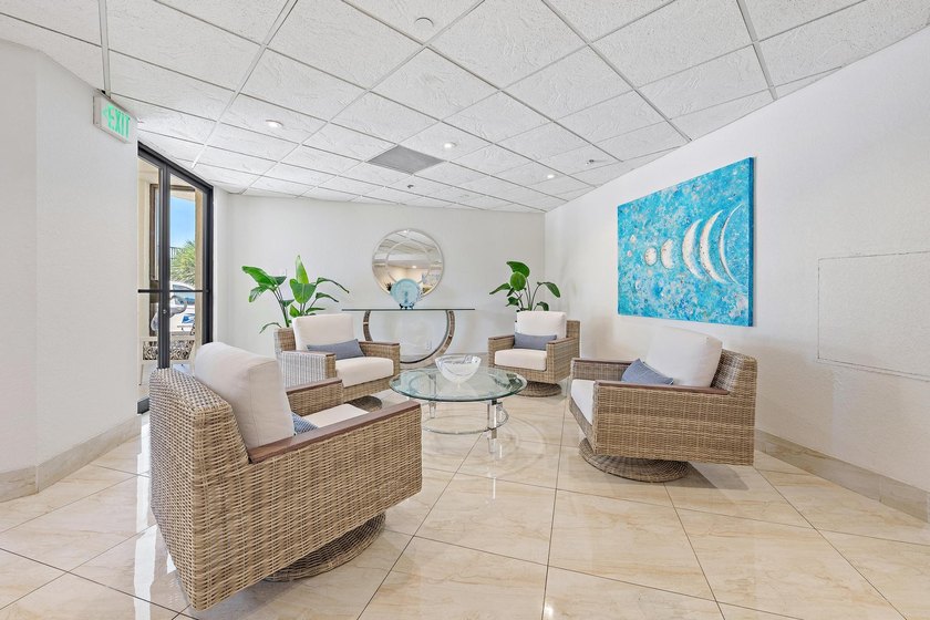 ONE OF THE BEST OCEANFRONT PENTHOUSE VALUES IN PALM BEACH - photo 23
