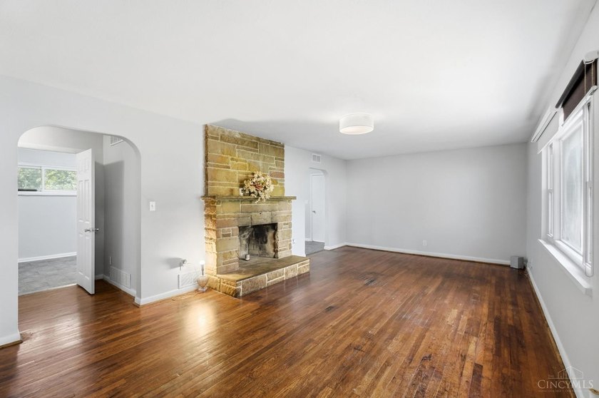 Welcome home to 417 Davis Ln. This well maintained brick ranch - photo 12