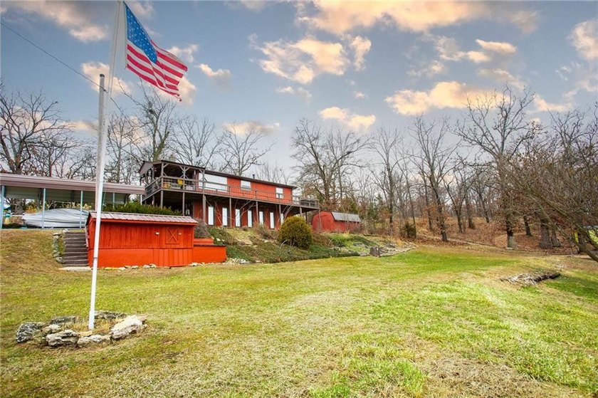 Move in Condition! Incredible views of the Lake Of The Ozarks - photo 24