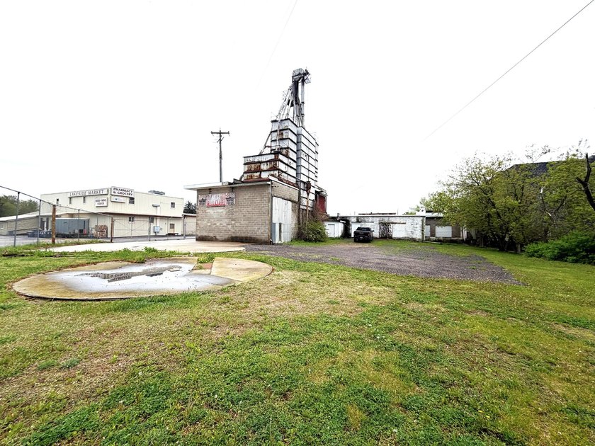 Step into a property full of charm and possibility. This - photo 38