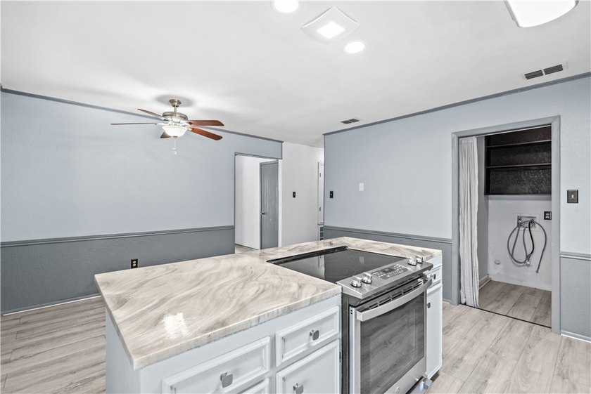 Step into this charming 3 bedroom, 2 bathroom house located in - photo 9