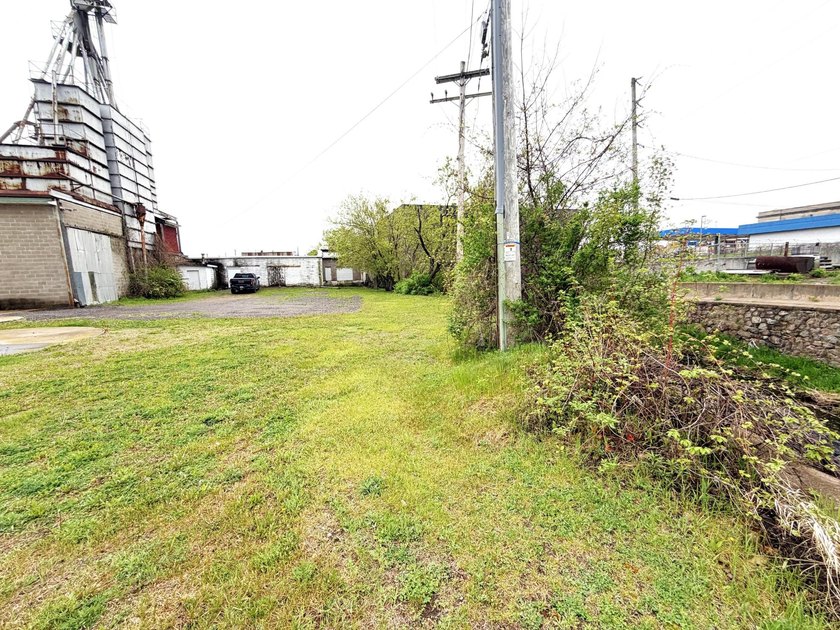 Step into a property full of charm and possibility. This - photo 39