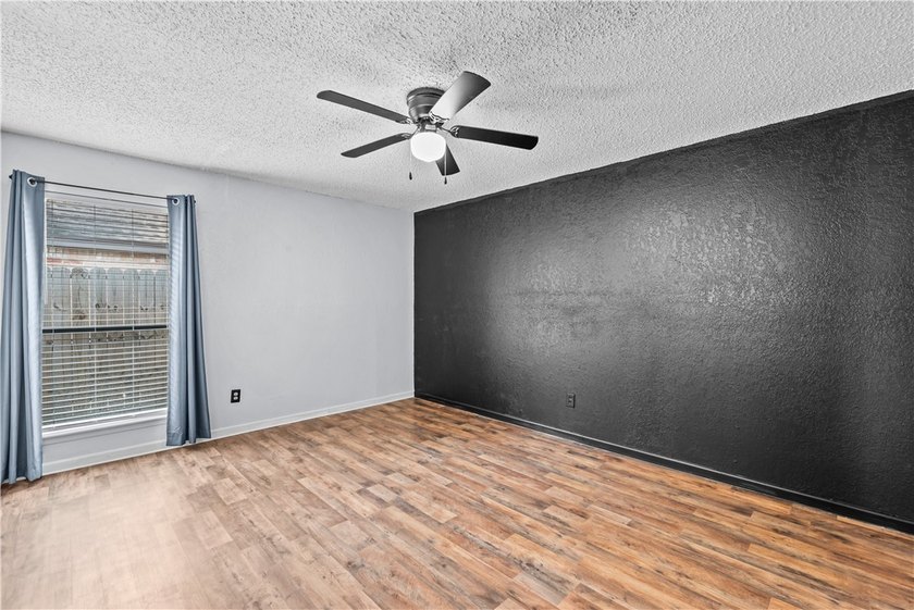 Step into this charming 3 bedroom, 2 bathroom house located in - photo 10
