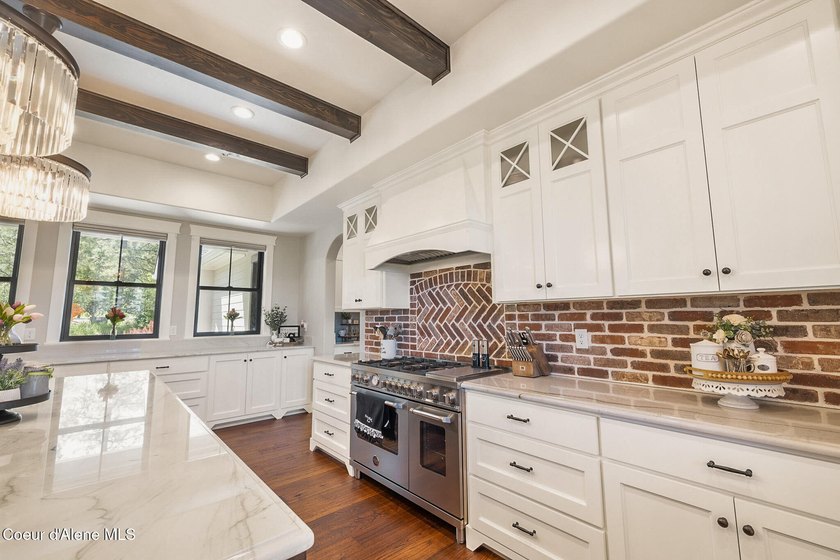 Experience North Idaho luxury with this exquisite, custom-built - photo 13