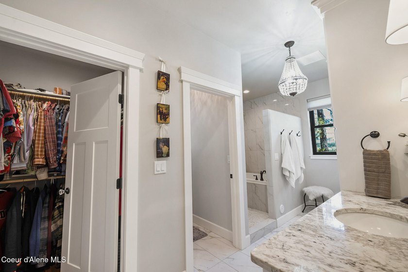 Experience North Idaho luxury with this exquisite, custom-built - photo 19
