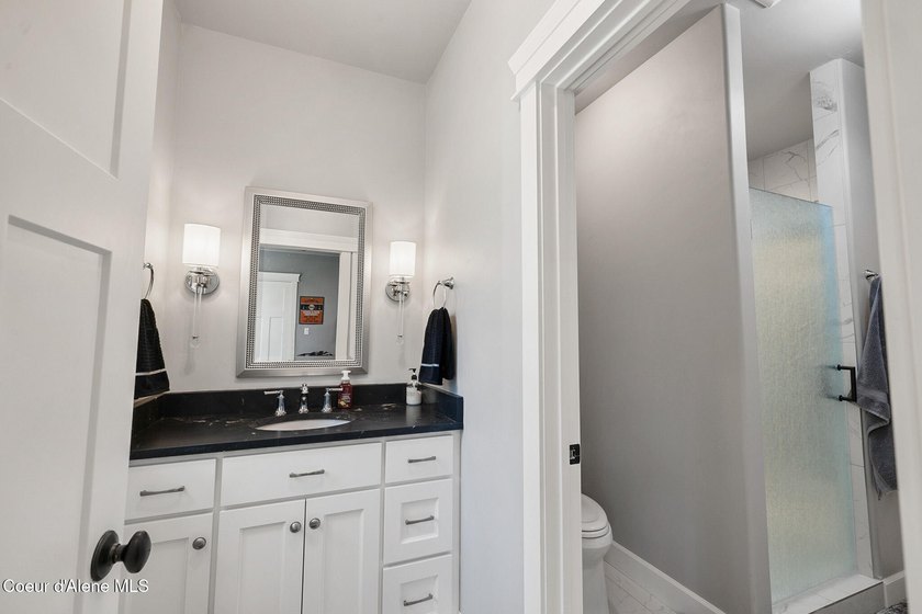 Experience North Idaho luxury with this exquisite, custom-built - photo 27