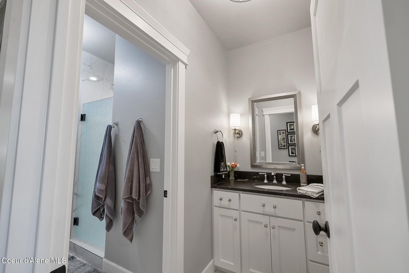Experience North Idaho luxury with this exquisite, custom-built - photo 30
