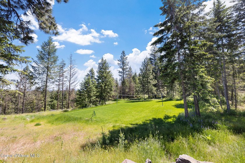 Experience North Idaho luxury with this exquisite, custom-built - photo 40