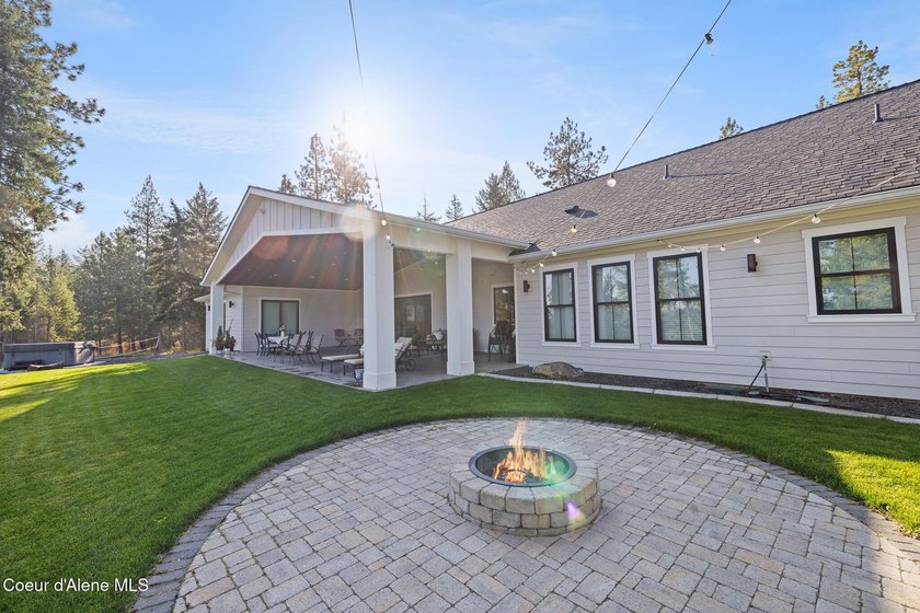 Experience North Idaho luxury with this exquisite, custom-built - photo 42