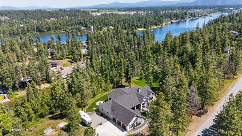 Experience North Idaho luxury with this exquisite, custom-built - photo 47