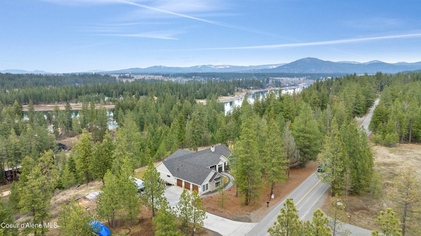 Experience North Idaho luxury with this exquisite, custom-built - photo 48