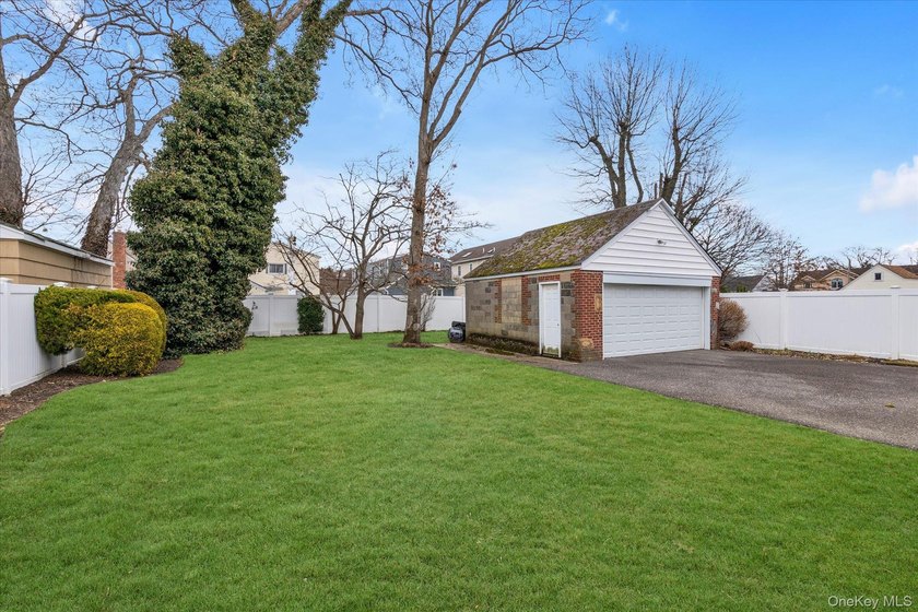 4BR Fully Dormered Fieldstone/Brick Cape w/GREAT CURB APPEAL! - photo 3