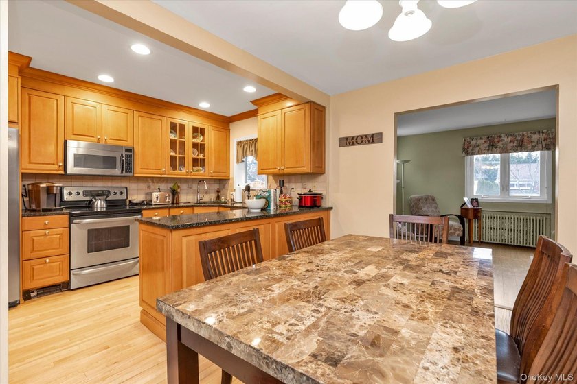 4BR Fully Dormered Fieldstone/Brick Cape w/GREAT CURB APPEAL! - photo 7