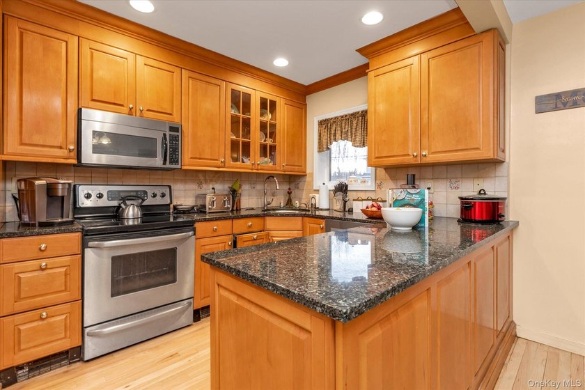 4BR Fully Dormered Fieldstone/Brick Cape w/GREAT CURB APPEAL! - photo 10