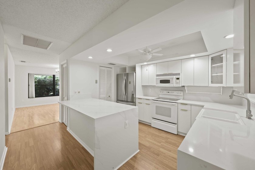 Move right into this beautifully updated 4-bedroom + office - photo 15