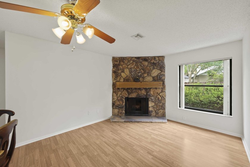 Move right into this beautifully updated 4-bedroom + office - photo 22