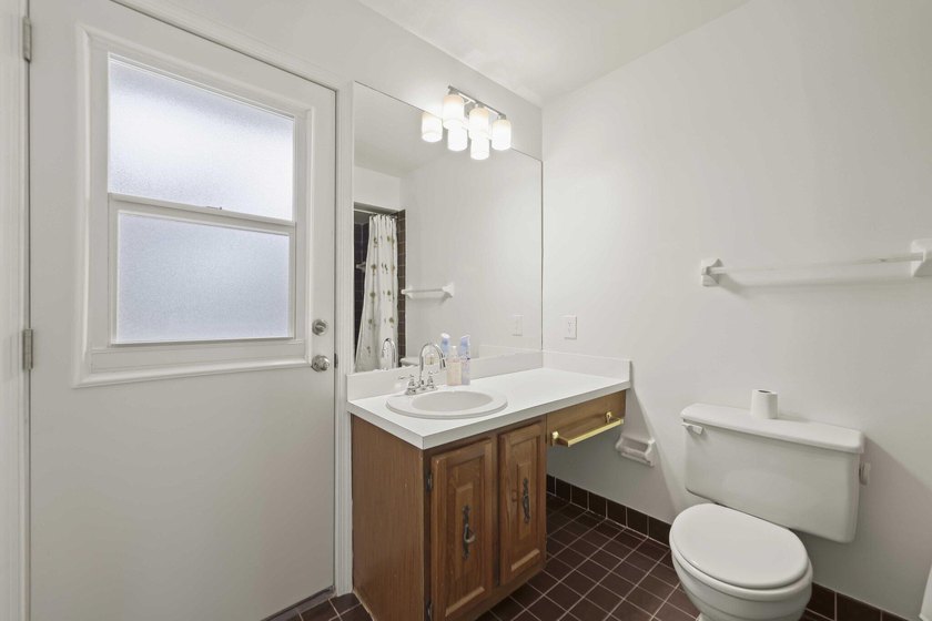 Move right into this beautifully updated 4-bedroom + office - photo 32