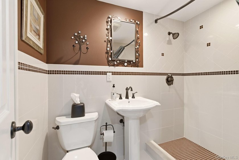 Welcome to this exceptional luxury residence in East Setauket - photo 36
