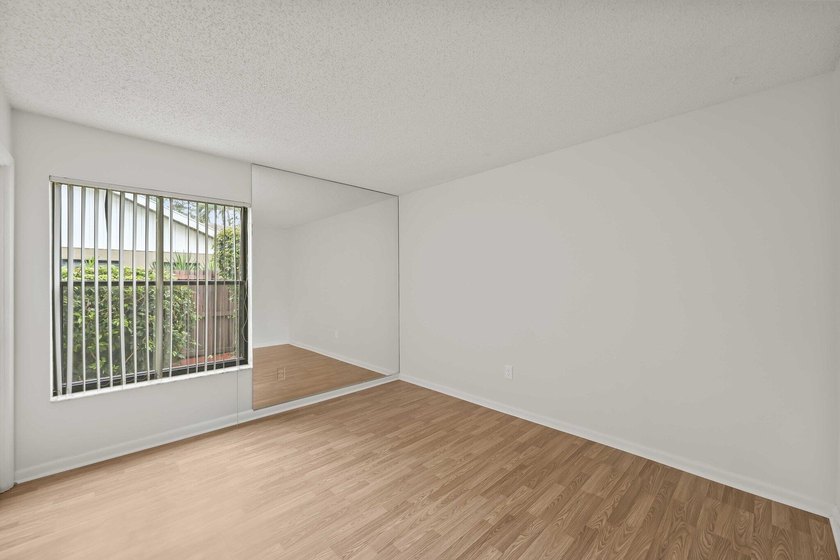 Move right into this beautifully updated 4-bedroom + office - photo 36