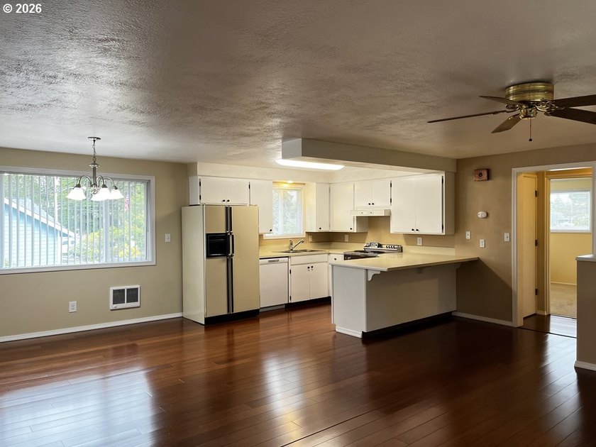 Versatile two-story home offering an ideal multi-generational - photo 37