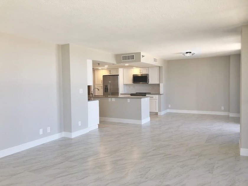 Beautiful 2BR / 2BA unit features a timeless, cool coastal style - photo 11