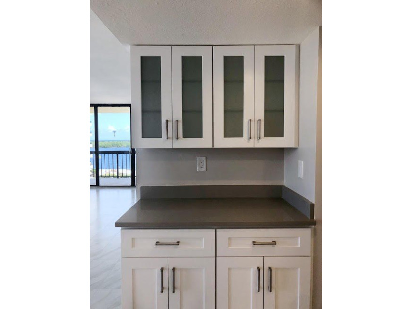 Beautiful 2BR / 2BA unit features a timeless, cool coastal style - photo 13