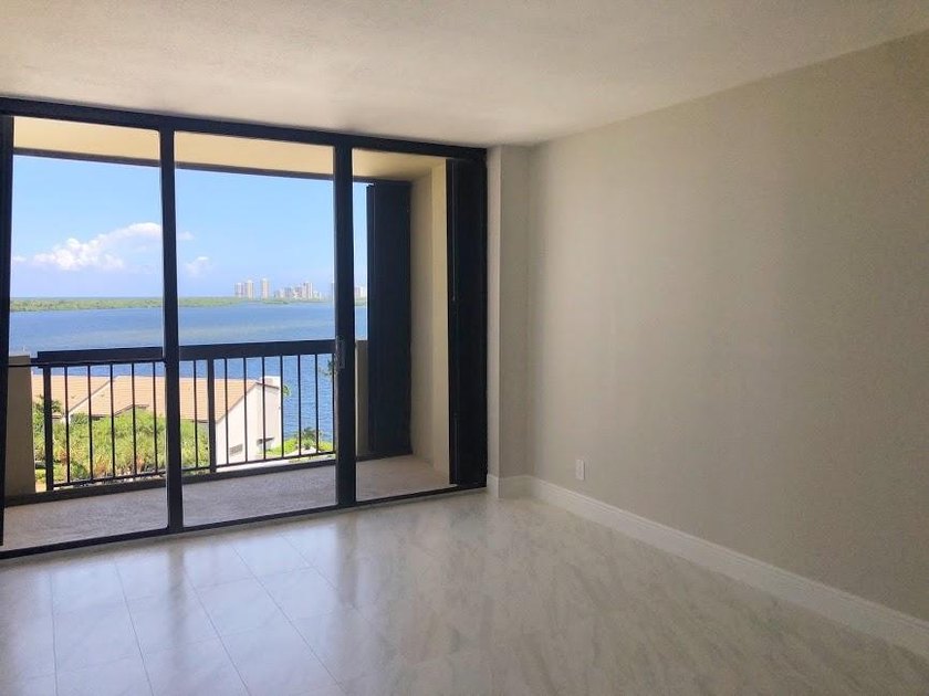 Beautiful 2BR / 2BA unit features a timeless, cool coastal style - photo 22