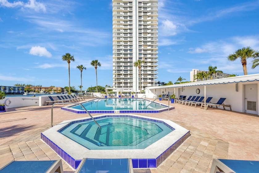 Beautiful 2BR / 2BA unit features a timeless, cool coastal style - photo 42