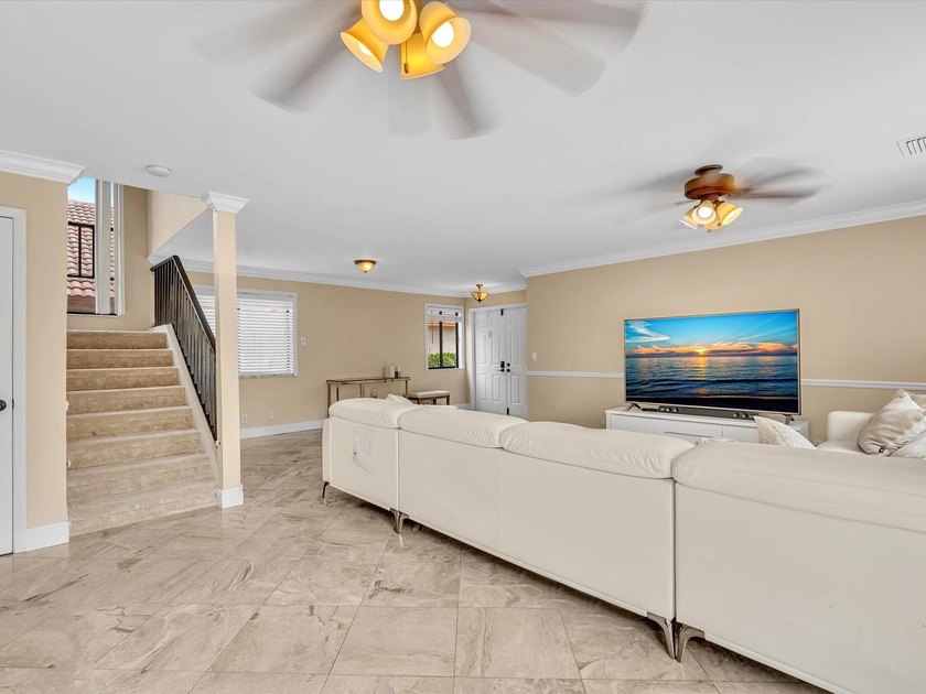 Welcome to this well-appointed three-bedroom - photo 12