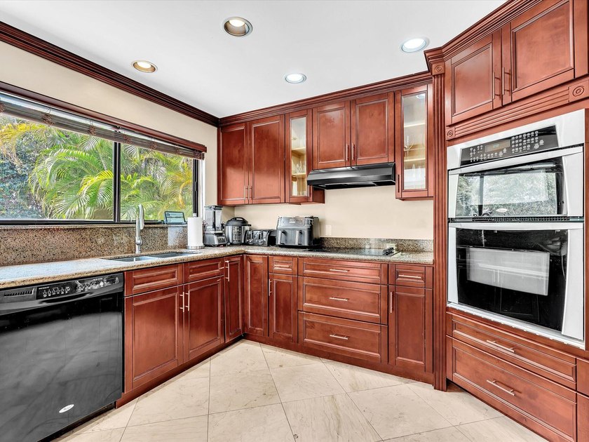 Welcome to this well-appointed three-bedroom - photo 20