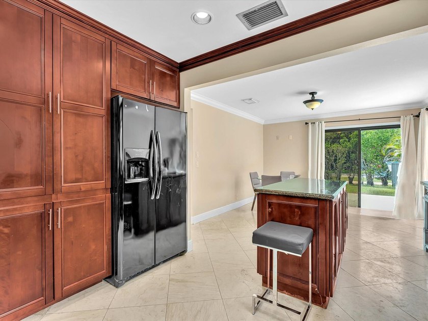 Welcome to this well-appointed three-bedroom - photo 22