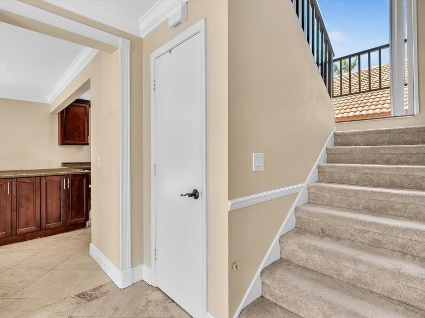 Welcome to this well-appointed three-bedroom - photo 31