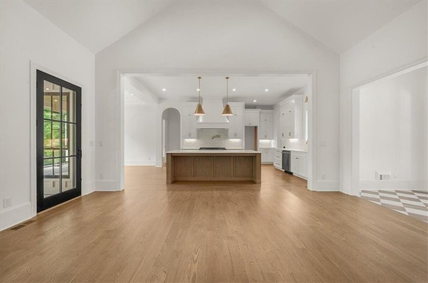 MOVE-IN-READY NEW CONSTRUCTION HOME ON 1.34 ACRES by 74 Luxury - photo 9