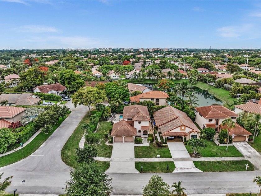 Welcome to this well-appointed three-bedroom - photo 42