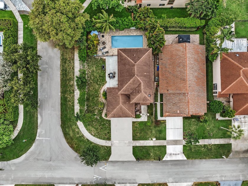 Welcome to this well-appointed three-bedroom - photo 43