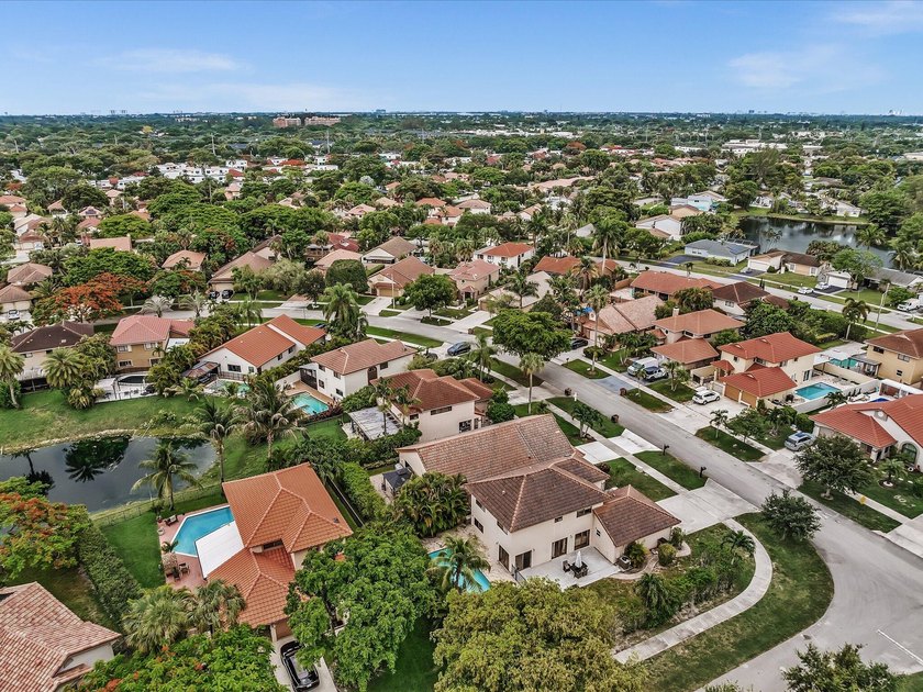 Welcome to this well-appointed three-bedroom - photo 46